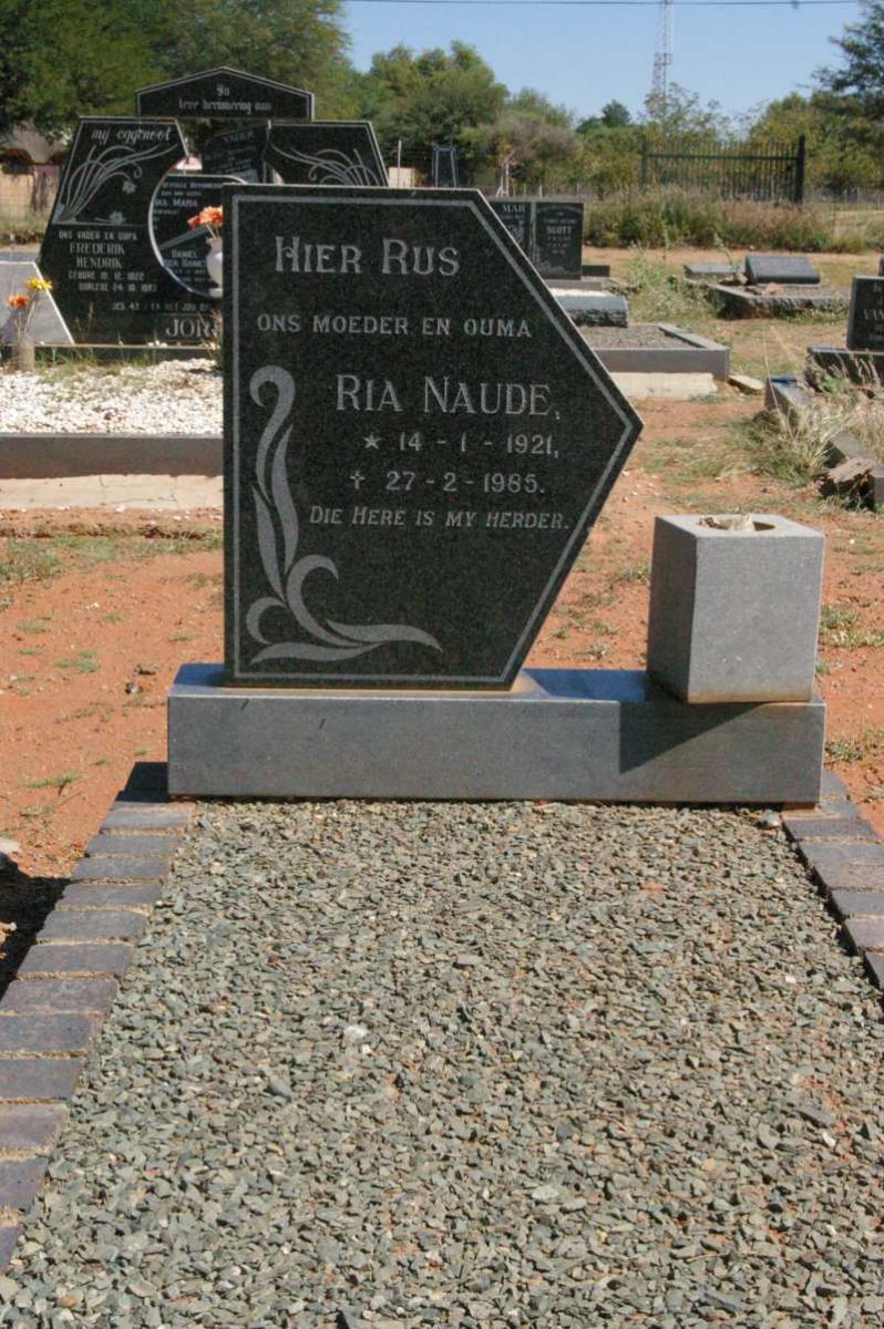 NAUDE Ria 1921-1985
