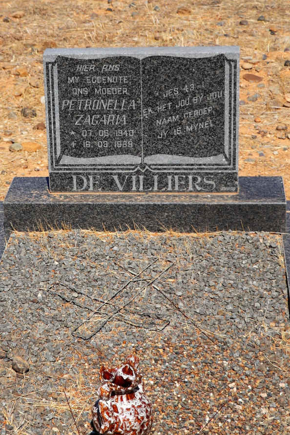 VILLIERS Petronella Zagaria, de 1940-1988