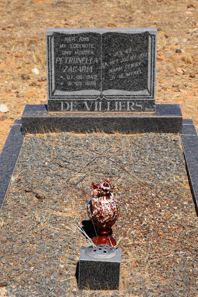 VILLIERS Petronella Zagaria, de 1940-1988