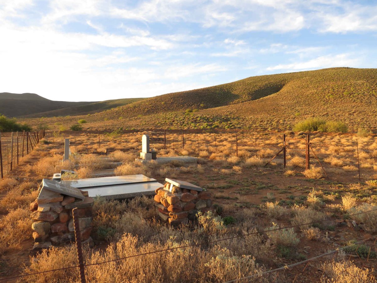 2. Oorsig van begraafplaas / Overview of cemetery