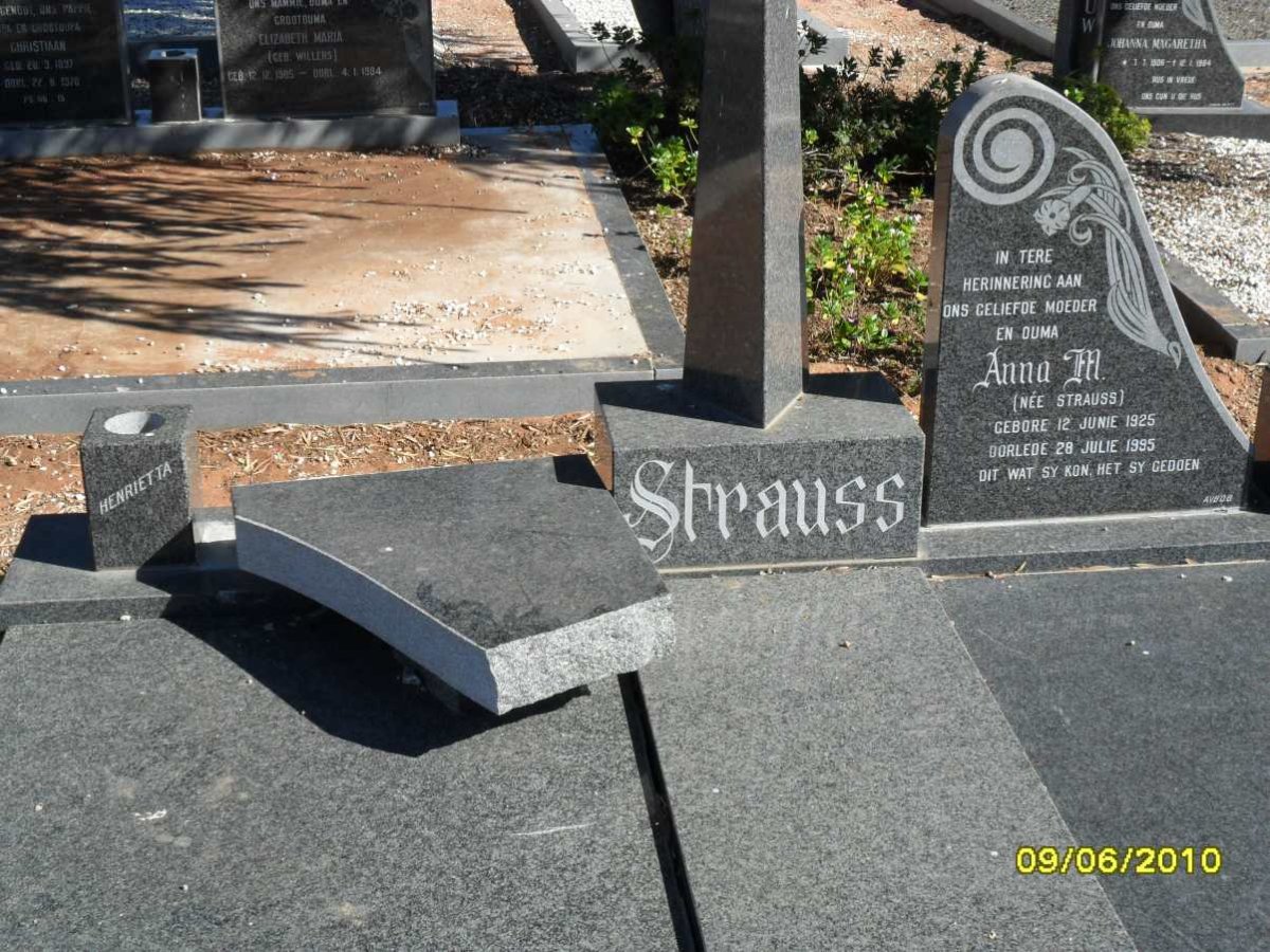 STRAUSS Willem J.P. 1916-1985 &amp;  Anna M. STRAUSS 1925-1995