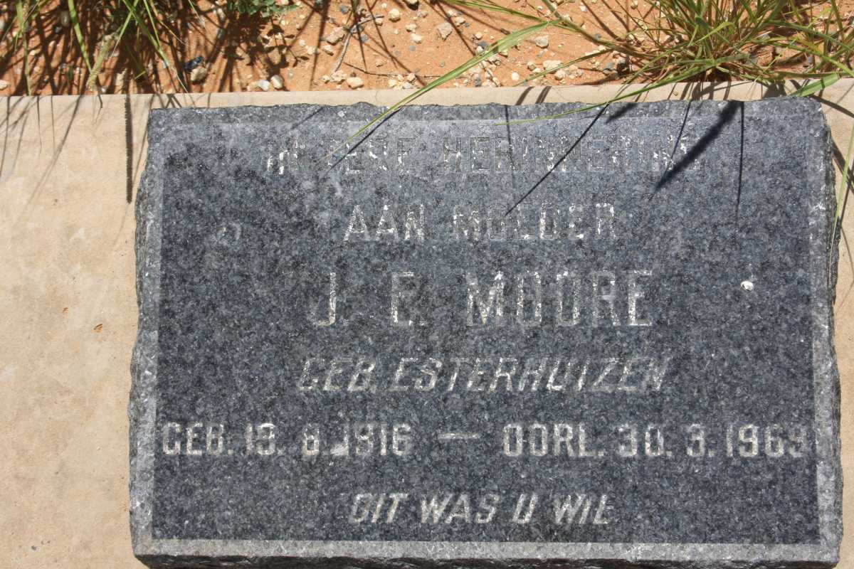 MOORE J.E. nee ESTERHUIZEN 1916-1969