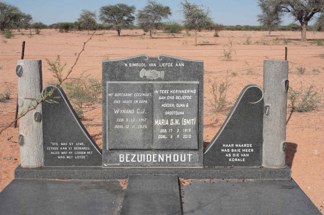 BEZUIDENHOUT Wynand C.J. 1917-1976 & Maria G.W. SMIT 1919-2010