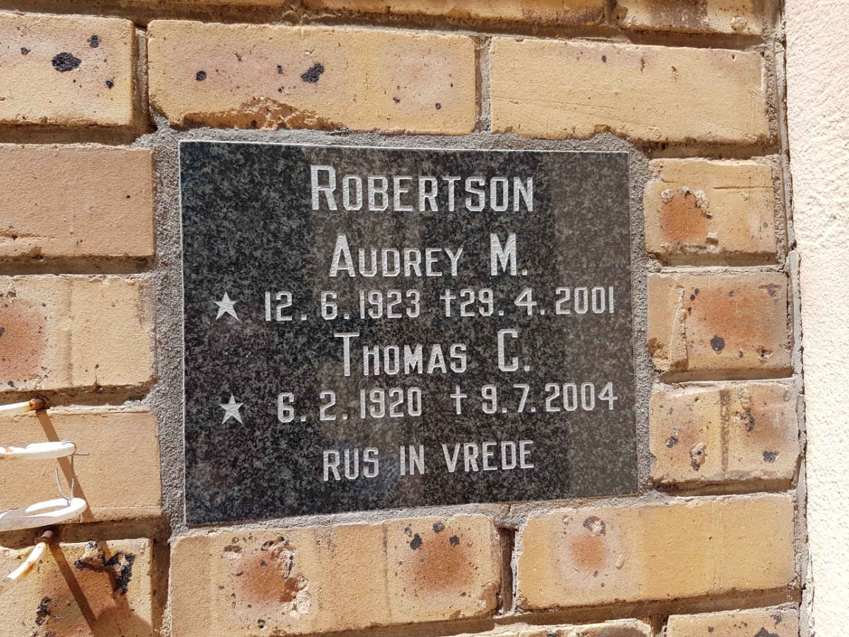 ROBERTSON Thomas C. 1920-2004 &amp; Audrey M. 1923-2001