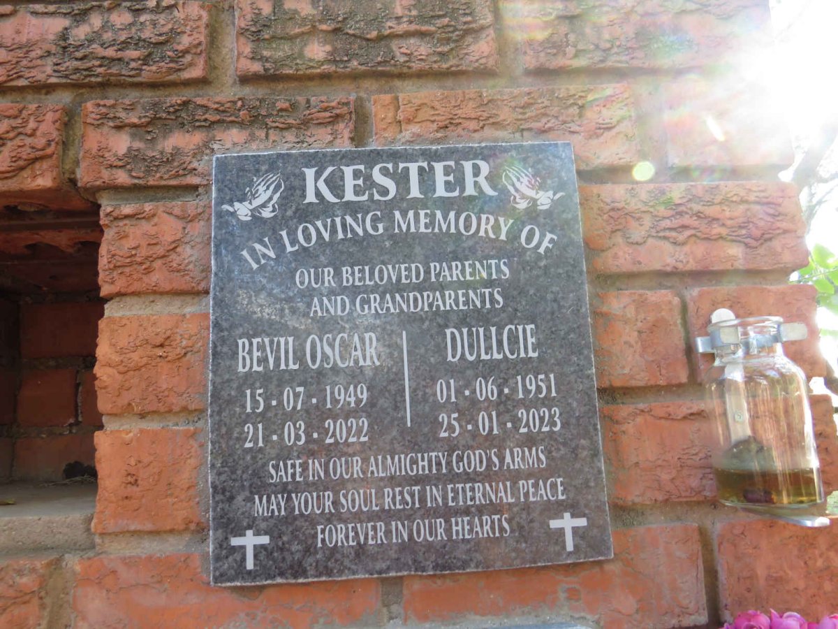 KESTER Bevil Oscar 1949-2022 & Dullcie 1951-2023