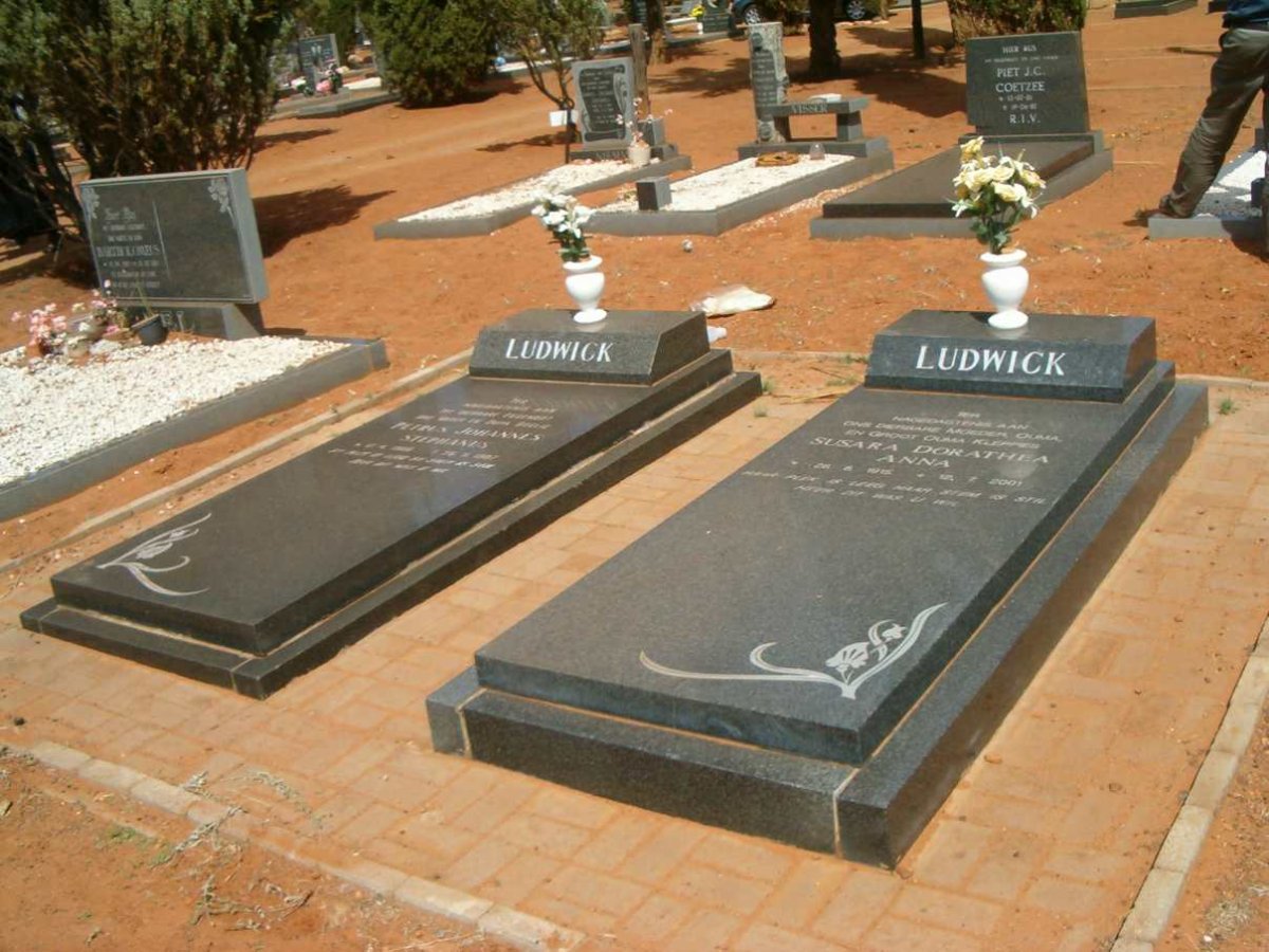 LUDWICK Petrus Johannes Stephanus &amp; Susara Dorathea Anna -2001