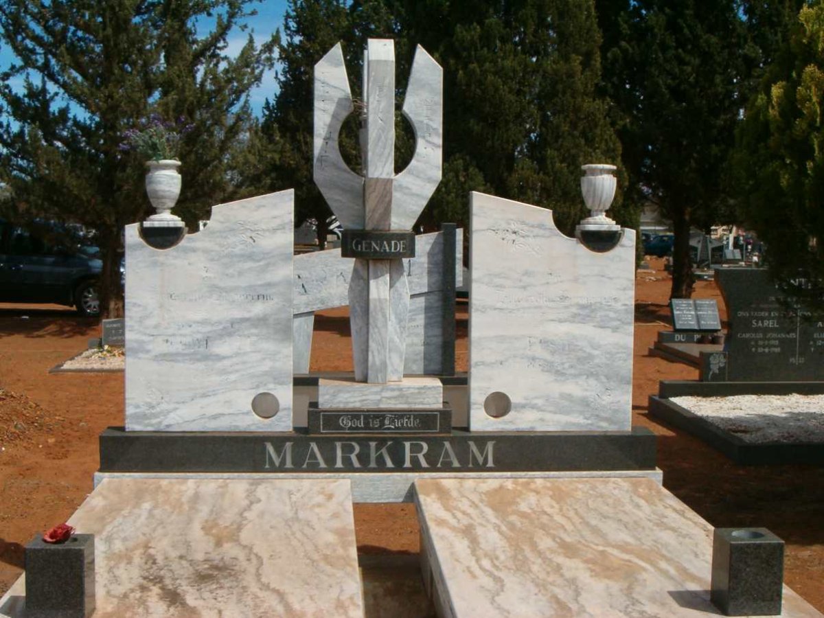 MARKRAM J.J.F. 1926-1989 &amp; Elsie DU PLESSIS 1939-