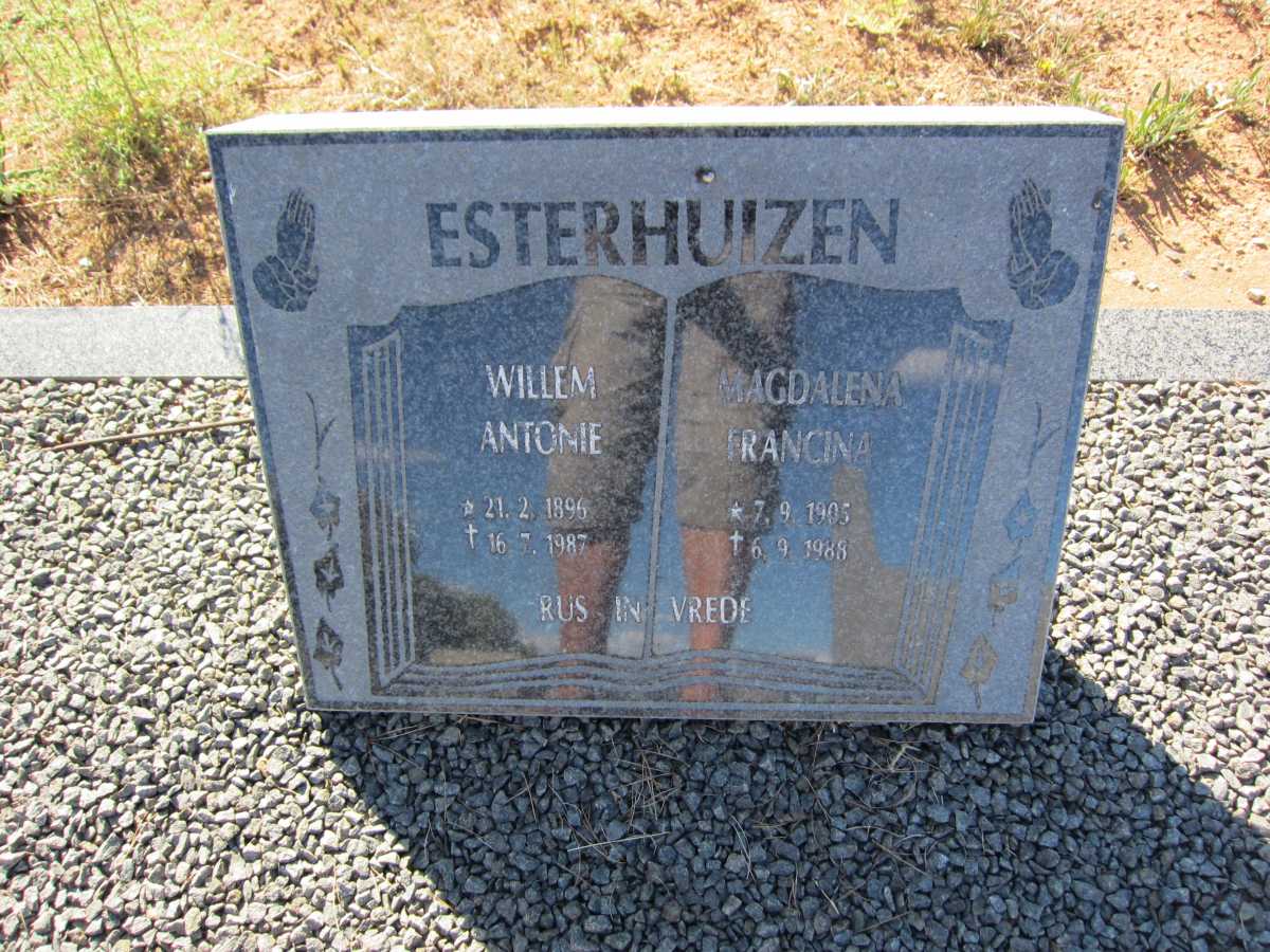 ESTERHUIZEN Willem Antonie 1896-1987 &amp; Magdalena Francina 1905-1988