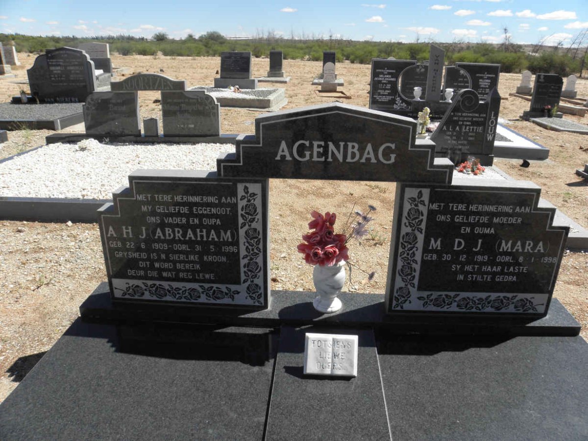 AGENBAG A.H.J. 1909-1996 &amp; M.D.J. 1919-1998
