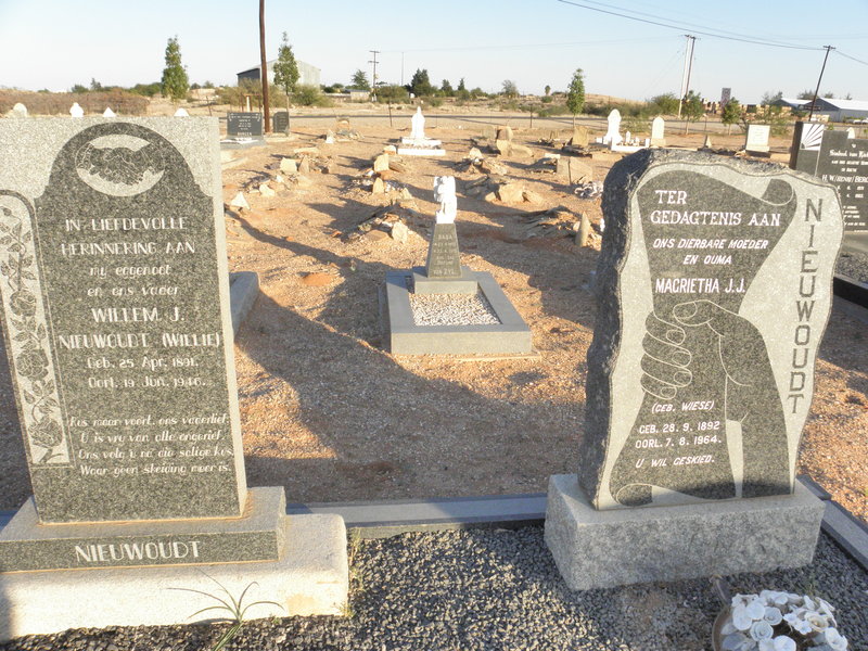 NIEUWOUDT Willem J. 1891-1946 &amp; Magrietha J.J. WIESE 1892-1964
