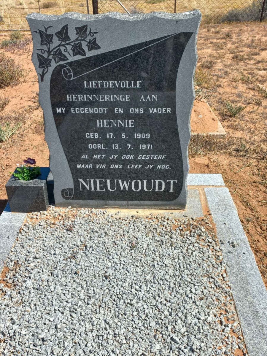 NIEUWOUDT Hennie 1909-1971
