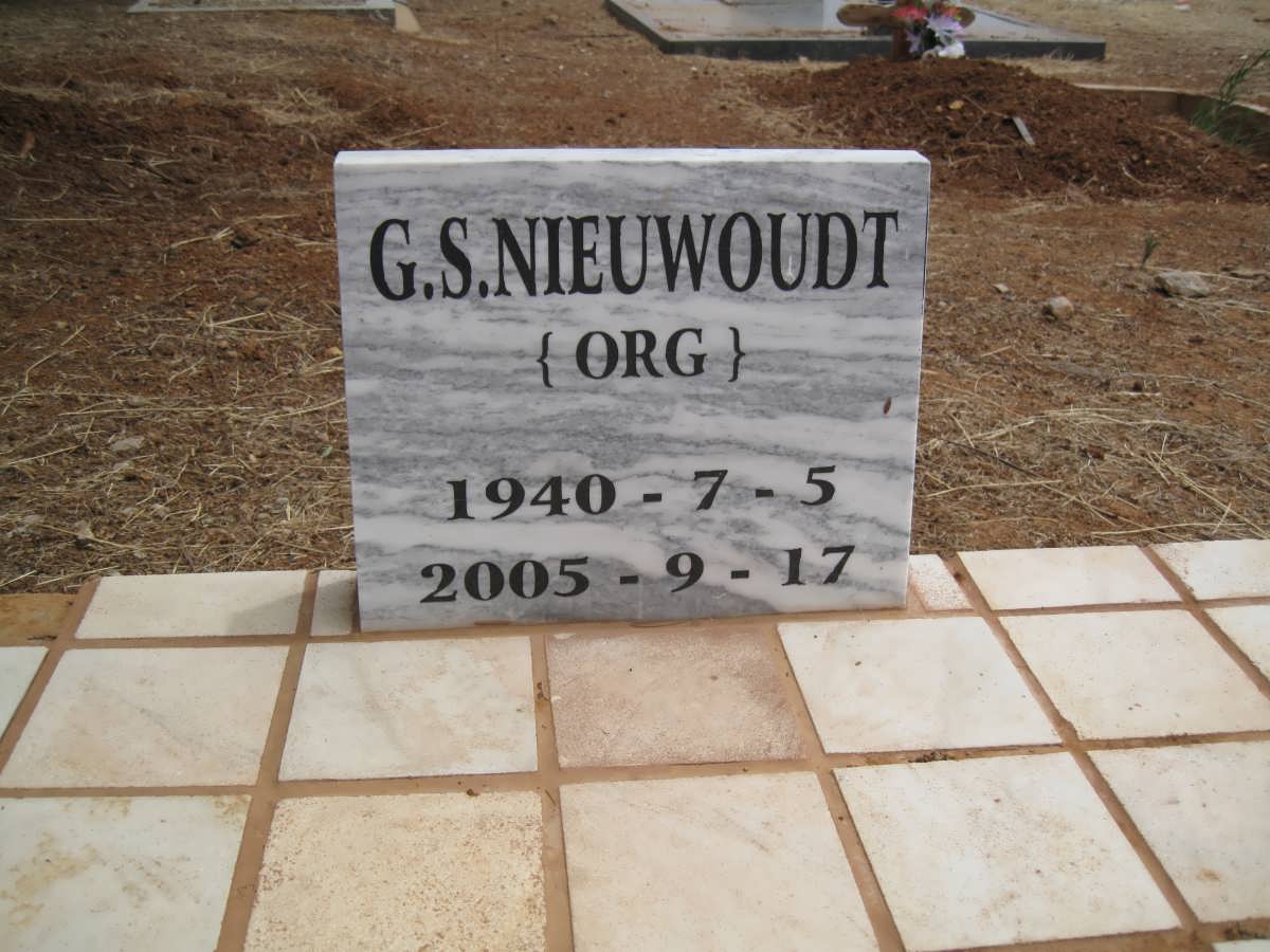 NIEUWOUDT G.S. 1940-2005