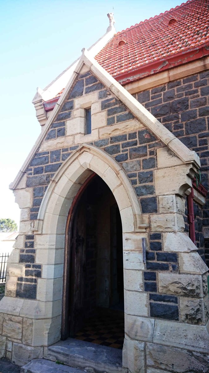 1. Kerk vooraansig / Church front view