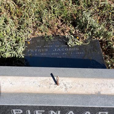 PIENAAR Petrus Jacobus 1931-1985