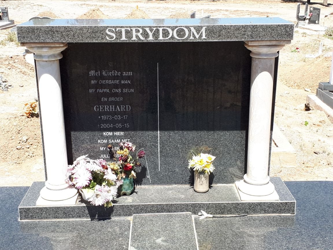 STRYDOM Gerhard 1973-2004