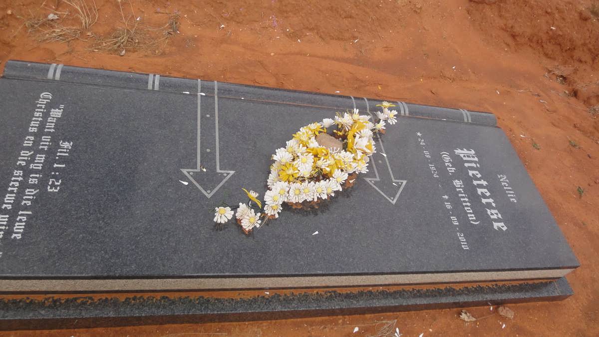 PIETERSE Nellie nee BRITTON 1924-2010