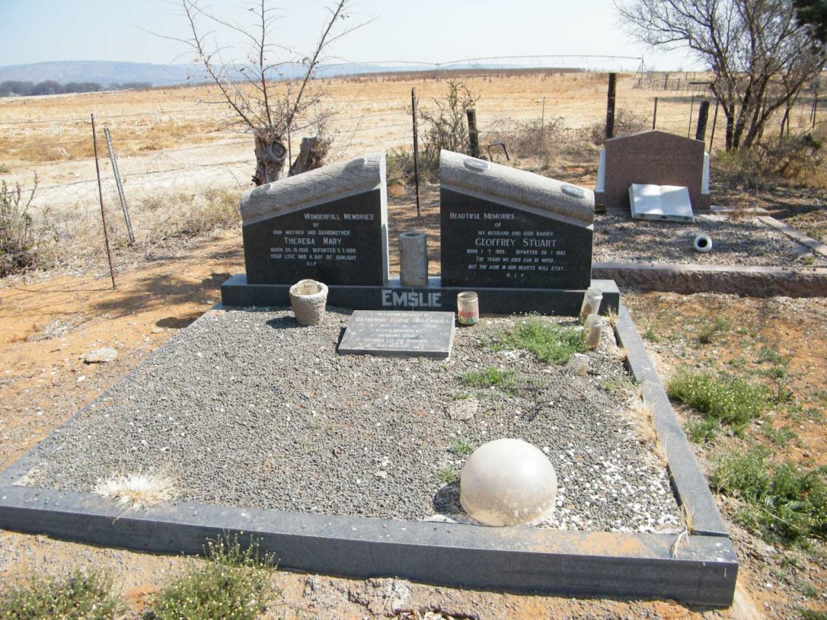 EMSLIE Geoffrey Stuart 1925-1983 &amp; Theresa Mary 1930-1998 :: LLOYD Catherine nee EMSLIE 1951-2005
