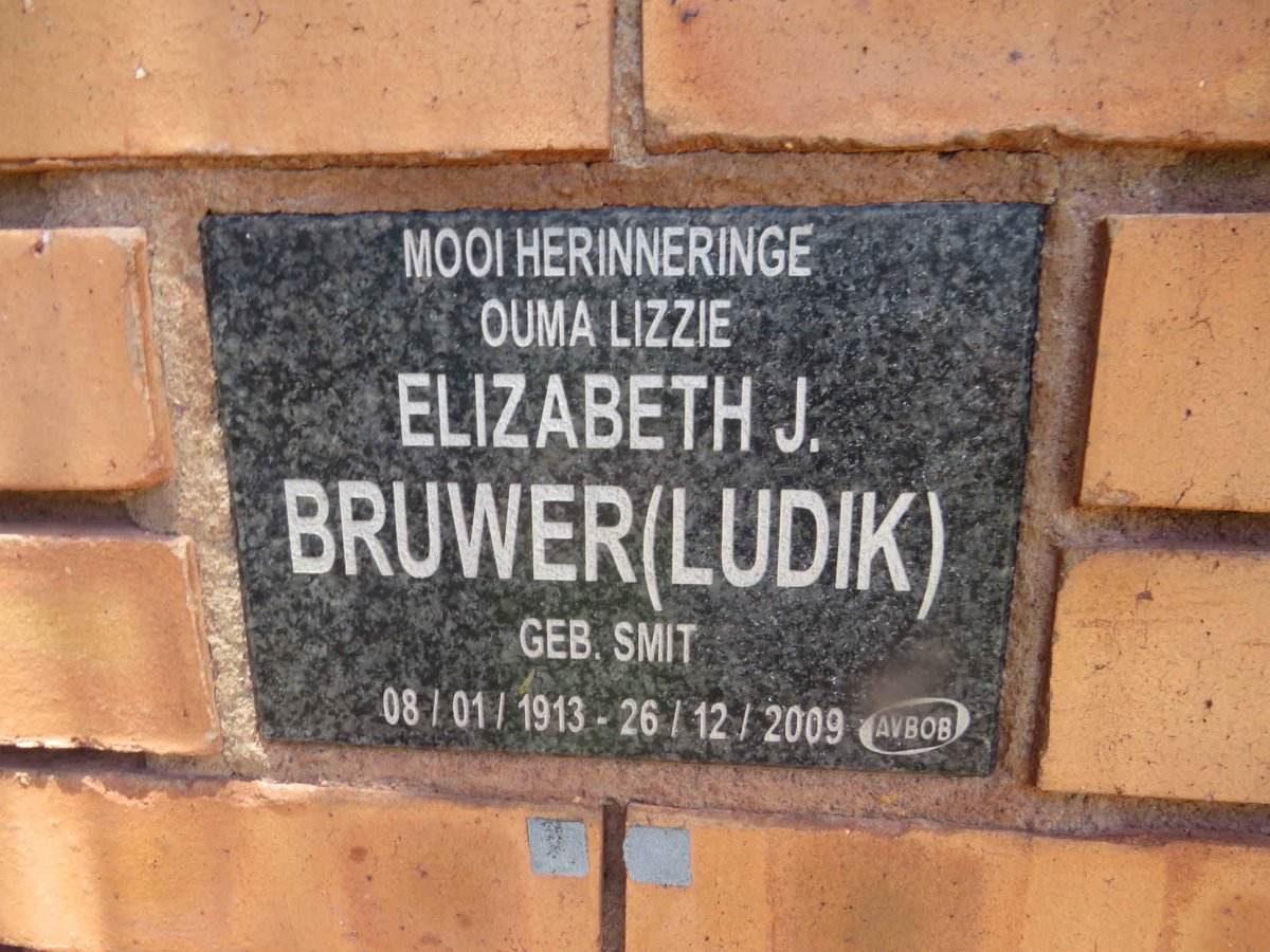 BRUWER Elizabeth J. voorheen LUDIK nee SMIT 1913-2009