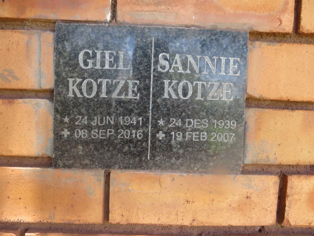 KOTZE Giel 1941-2016 & Sannie 1939-2007