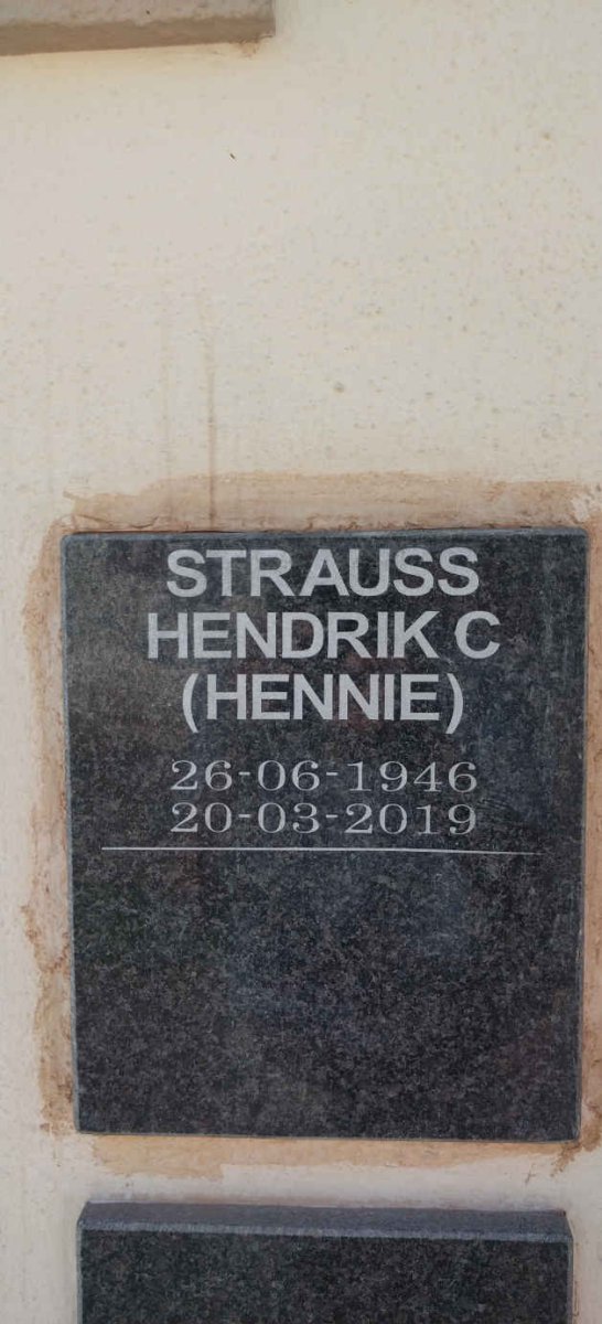 STRAUSS Hendrik C. 1946-2019