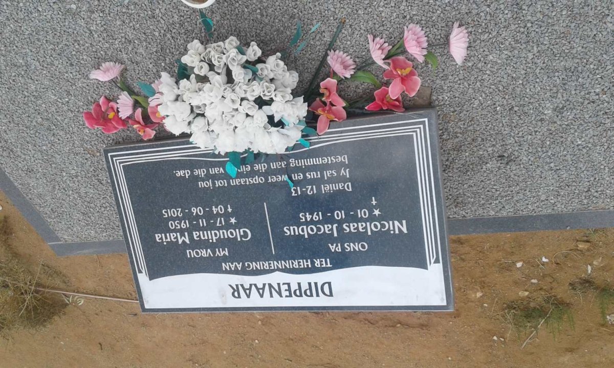DIPPENAAR Nicolaas Jacobus 1945- &amp; Gloudina Maria 1950-2015