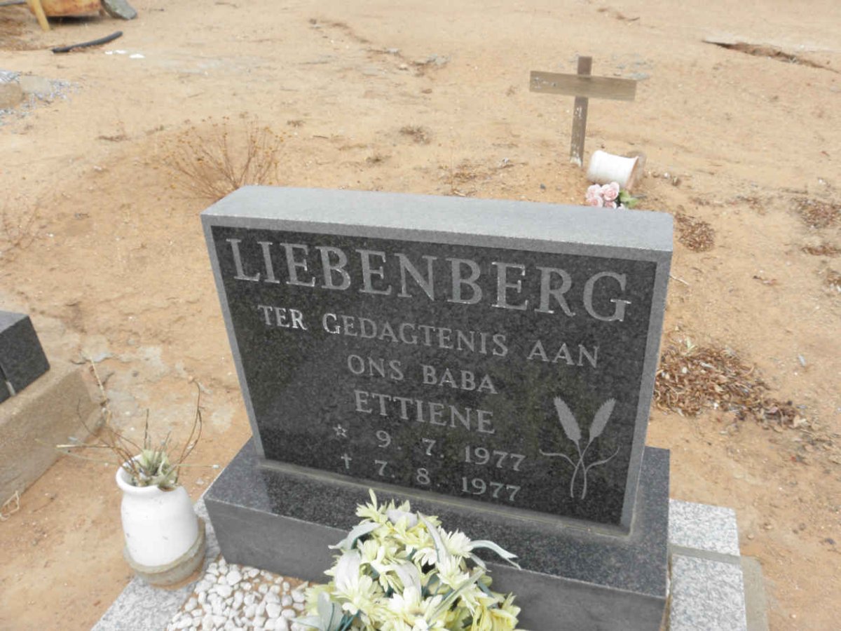 LIEBENBERG Ettiene 1977-1977