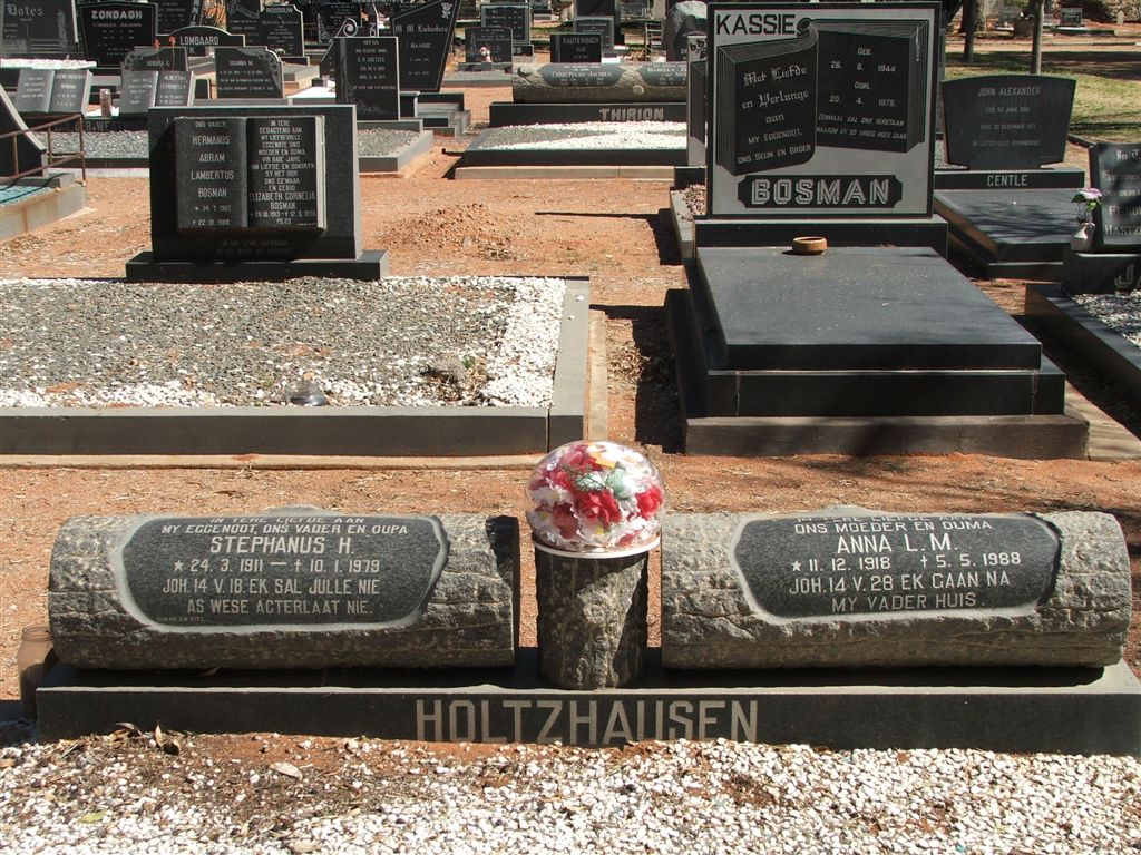 HOLTZHAUSEN Stephanus H. 1911-1979 &amp; Anna L.M. 1918-1988