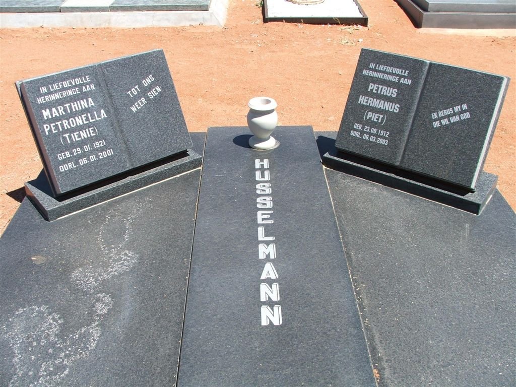 HUSSELMAN Petrus Hermanus 1912-2003 &amp; Marthina Petronella 1921-2001