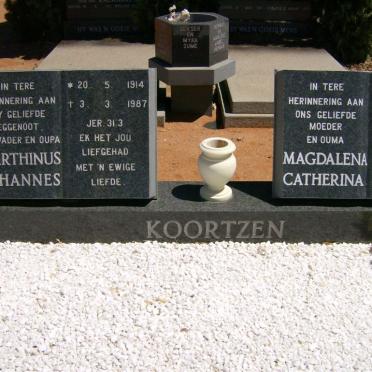 KOORTZEN Marthinus Johannes 1914-1987 &amp; Magdalena Catherina 1919-2003