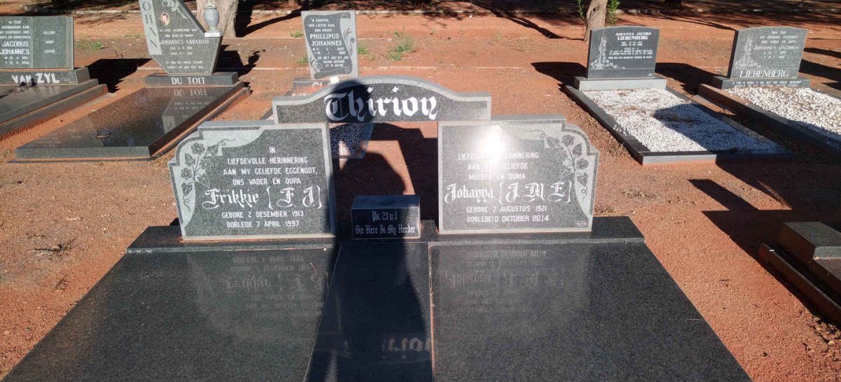THIRION Frikkie F.J. 1913-1997 & Johanna J.M.E. 1921-2014
