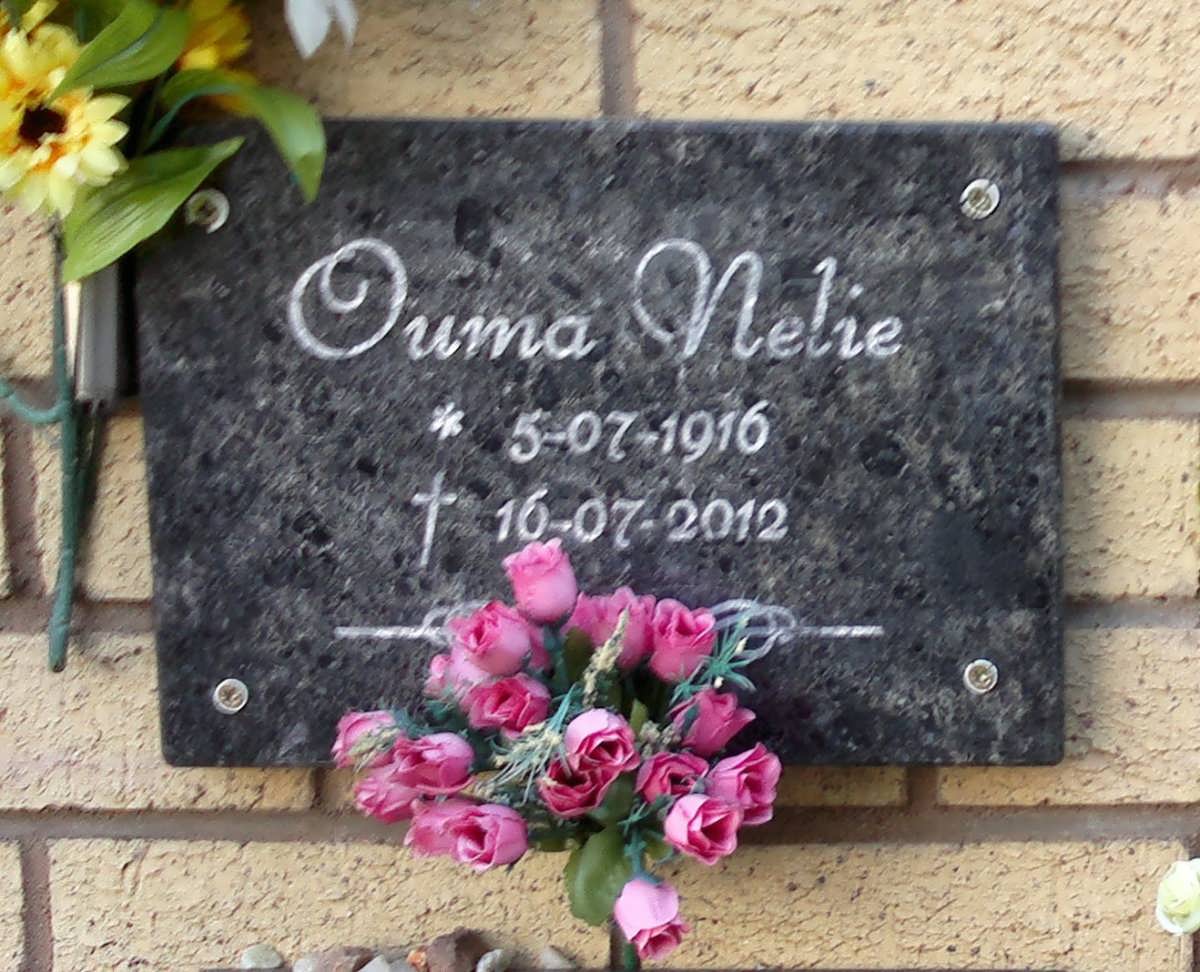 ? Nelie 1916-2012