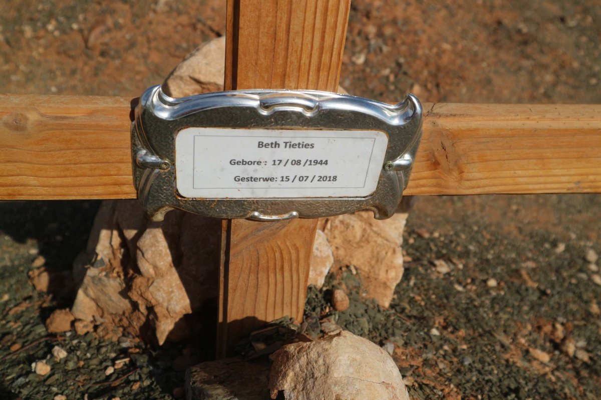 TIETIES Beth 1944-2018